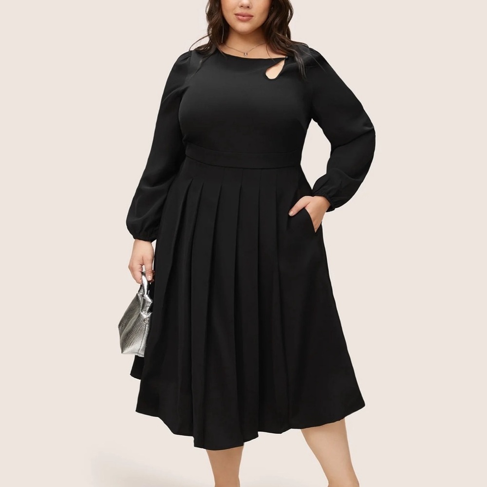Elegant Black Pleated Midi Dress with Keyhole Detail